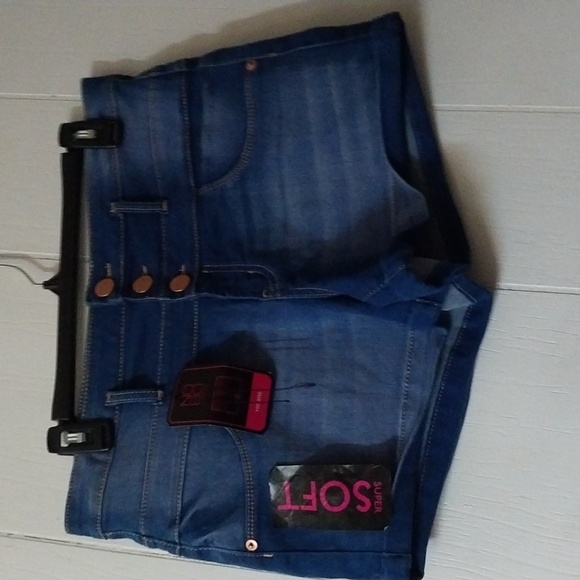 No Boundaries Pants - No boundaries shorts mid rise